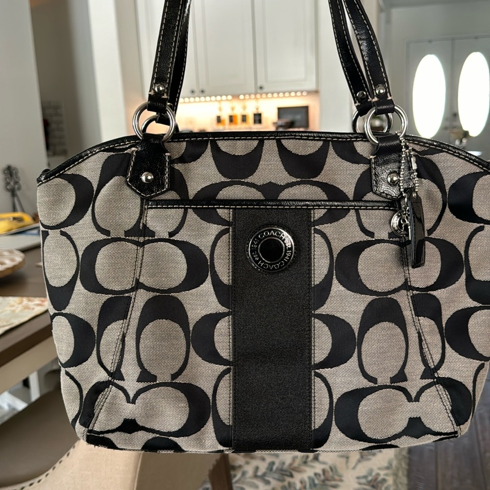 Beautiful Coach satchel purse. Beautiful in perfect condition